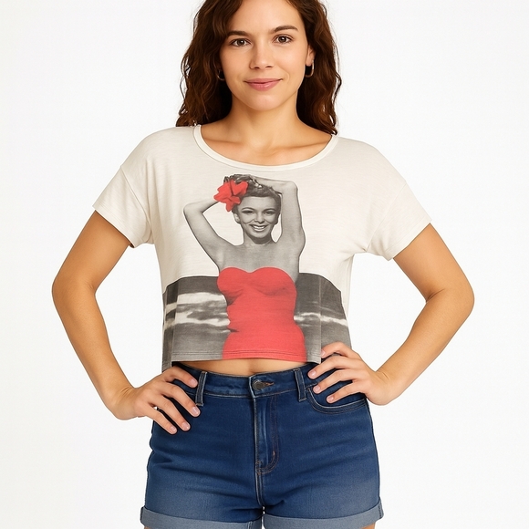 Hollywood Legends Marilyn Monroe Coral Beach Crop Top Graphic Tee L - Picture 8 of 8